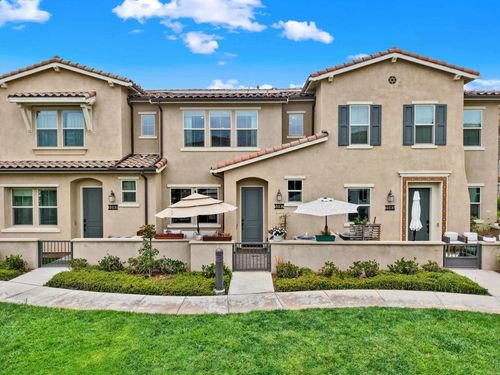 1087 Delpy View Pt, Vista, CA, 92084-4836 | Card Image