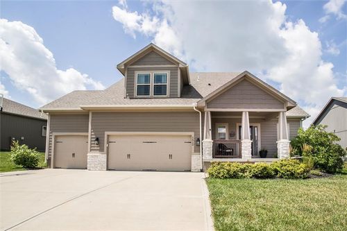 1612 March Ln, Raymore, MO, 64083-8724 | Card Image