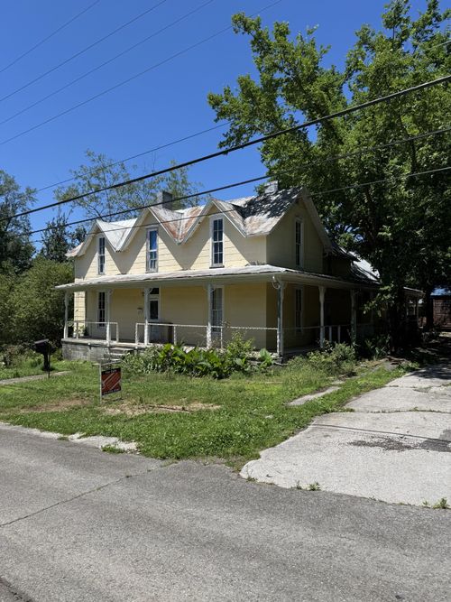 112 W Hackberry St, Centerville, TN, 37033-1322 | Card Image