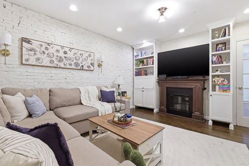 4-245 W 5th St, Boston, MA, 02127-3038 | Card Image