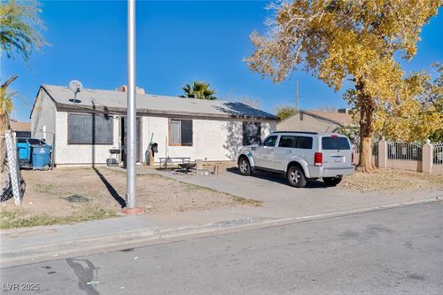 3708 Reseda Cir, North Las Vegas, NV, 89030-5726 | Card Image