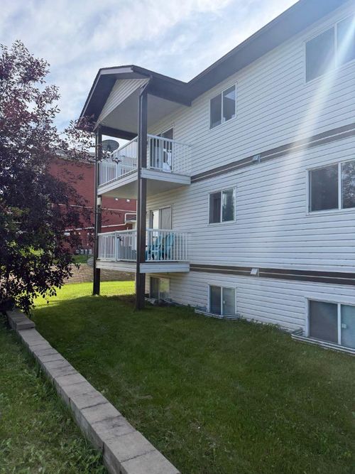 303-9508 99 St, Lac La Biche, AB, T0A3Z0 | Card Image