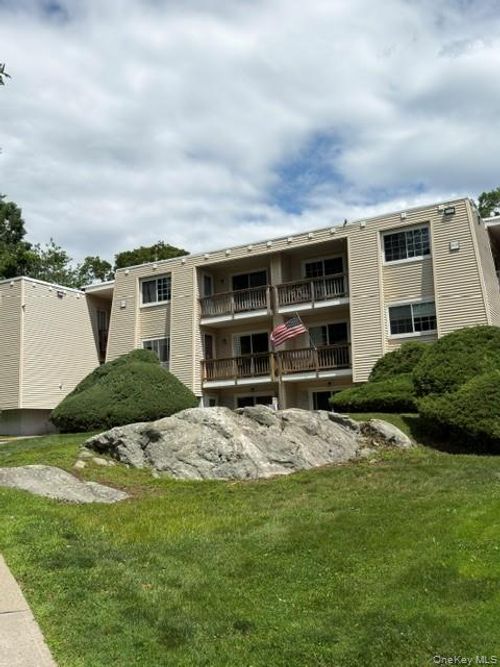 525 Fox Run Ln, Carmel, NY, 10512-2357 | Card Image