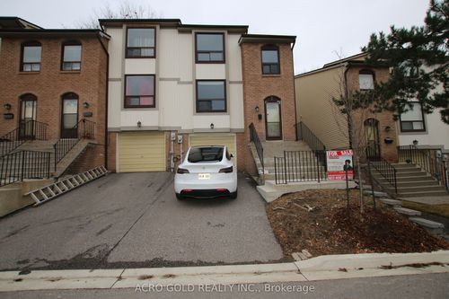 7 Mcmullen Cres, Brampton, ON, L6S3M2 | Card Image