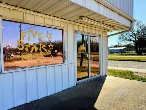 110 N Walnut St, Blossom, TX, 75416-2534 | Card Image