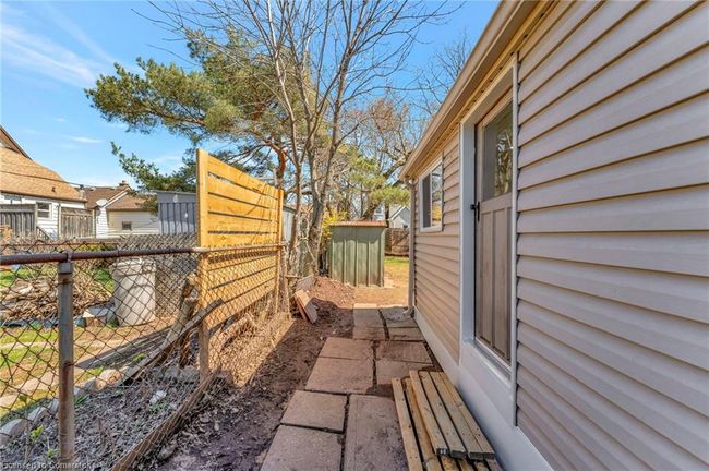 24 Carlisle St, House other with 3 bedrooms, 2 bathrooms and 1 parking in Hamilton ON | Image 24