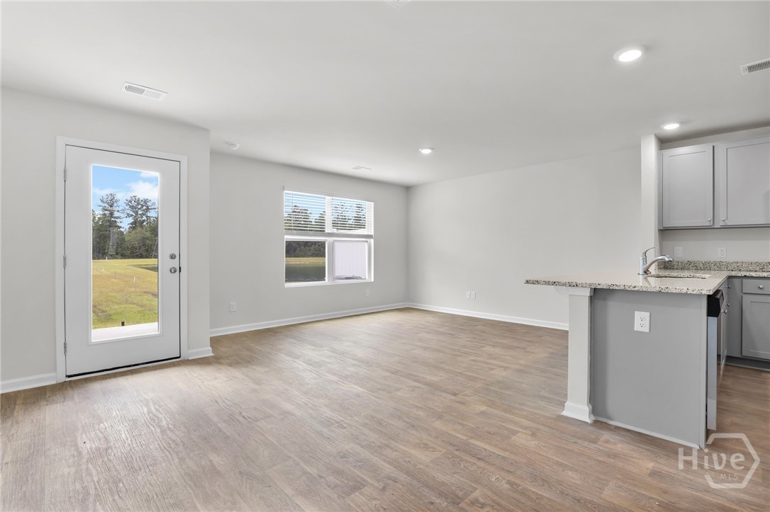 Residential Lease in Bloomingdale 3