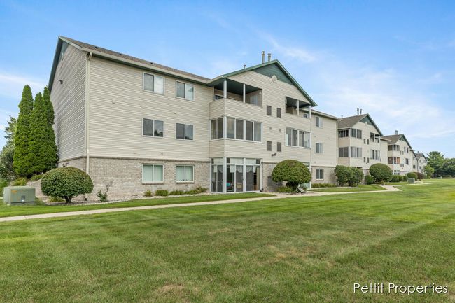 UNIT-32 - 5869 Crosswinds Dr, Condo with 2 bedrooms, 2 bathrooms and null parking in Norton Shores MI | Image 24