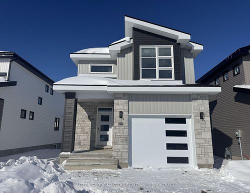 216 Superior Dr, Amherstview, ON, K7N0G1 | Card Image