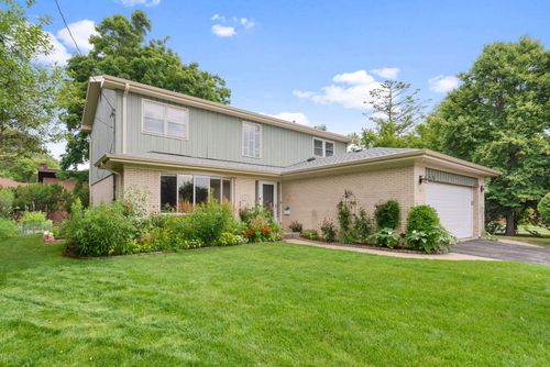 3504 Illinois Rd, Wilmette, IL, 60091-1012 | Card Image