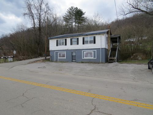 627 Pitzer St, Barbourville, KY, 40906-1017 | Card Image