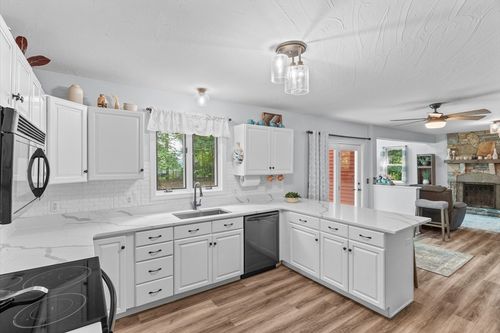 12 Easter Brook Rd, Lunenburg, MA, 01462-1677 | Card Image