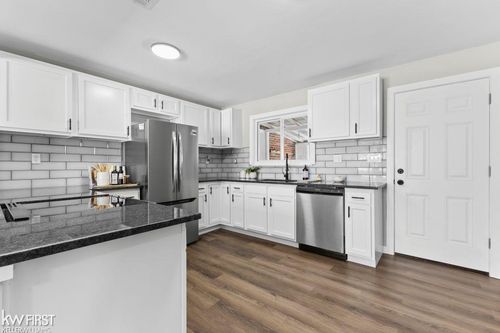 4191 E Hill Rd, Grand Blanc, MI, 48439-7956 | Card Image