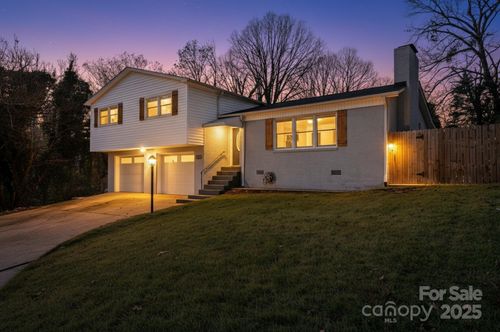 1905 10th Street Pl Nw, Hickory, NC, 28601-1780 | Card Image