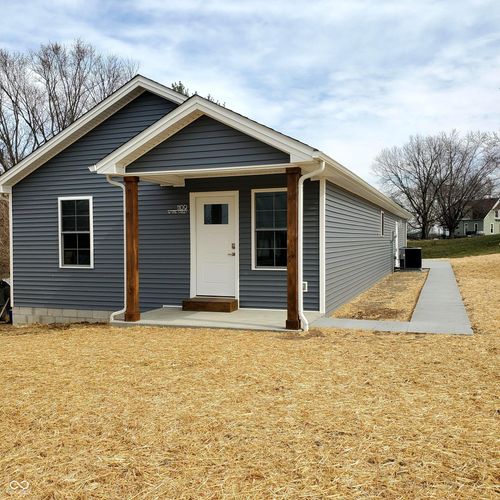 1109 W Vine St, Brownstown, IN, 47220-1032 | Card Image