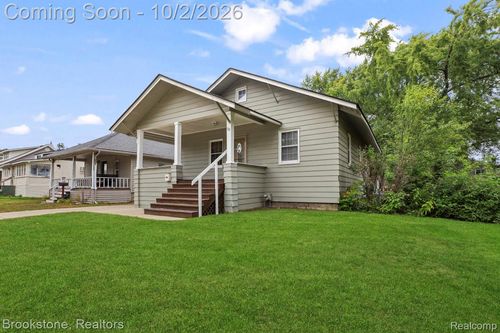 111 Tacoma St, Clawson, MI, 48017-2216 | Card Image