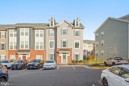 8261 Knight Station Way, MANASSAS, VA, 20110-2131 | Card Image