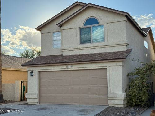 8143 N Midnight Way, Tucson, AZ, 85741-1201 | Card Image