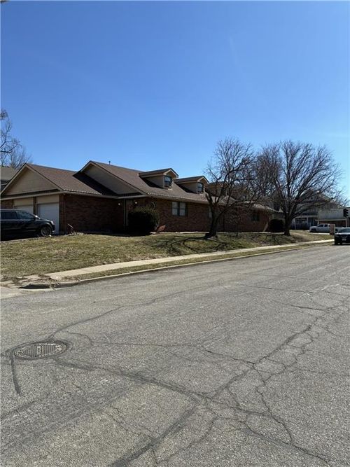 2601 Mitchell Ave, Saint Joseph, MO, 64507-1639 | Card Image