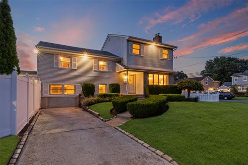 3067 Johnson Pl, Wantagh, NY, 11793-2838 | Card Image