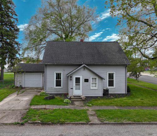 121 W Spring Street, Winamac, IN, 46996-1216 | Card Image