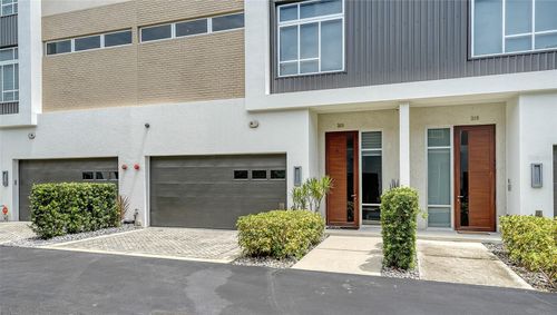 213 Cosmopolitan Ct, Sarasota, FL, 34236-6894 | Card Image