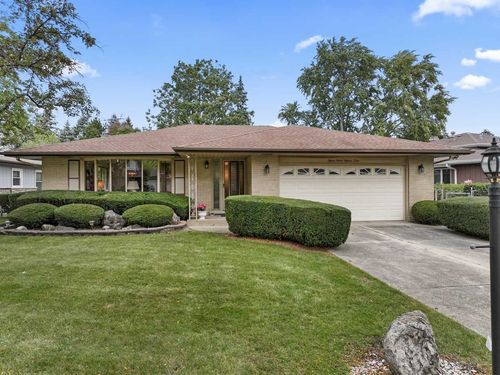 1512 N Oneida Ln, Mount Prospect, IL, 60056-1661 | Card Image