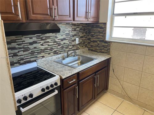 14-1043 Nw 2nd St, Miami, FL, 33128-1162 | Card Image