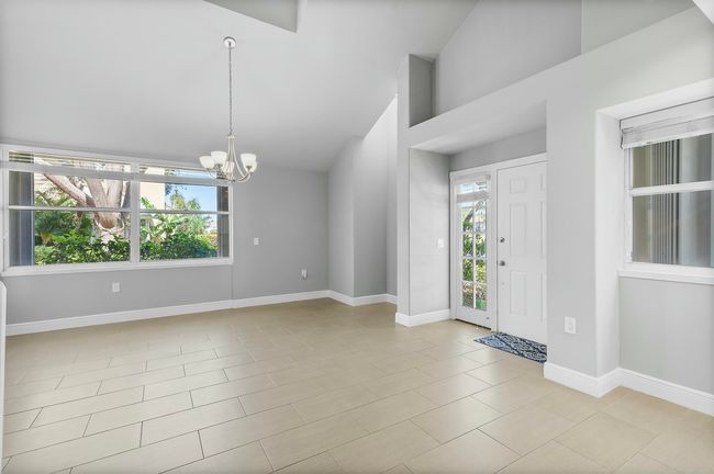 2701 Amherst Ct, Condo with 3 bedrooms, 2 bathrooms and null parking in Boynton Beach FL | Image 6