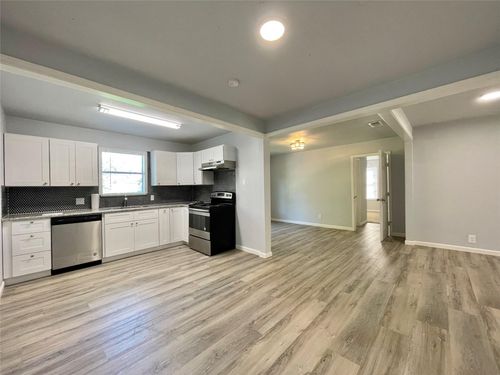 150 Huisache St, Lake Jackson, TX, 77566-4236 | Card Image