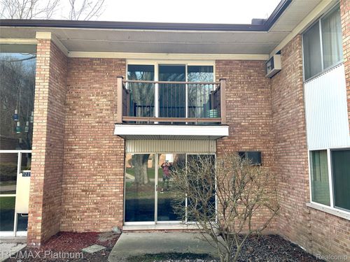 204-1229 Island Dr, Ann Arbor, MI, 48105-2061 | Card Image