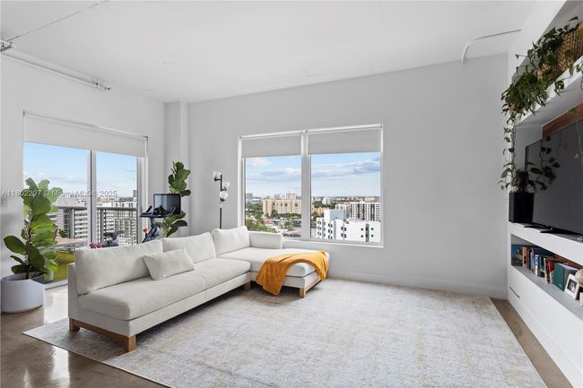 APT-1715 - 10 Sw South River Dr, Condo with 2 bedrooms, 1 bathrooms and null parking in Miami FL | Image 4