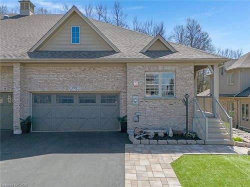 227 Chestnut Hill Cres, Kitchener, ON, N2P2X3 | Card Image