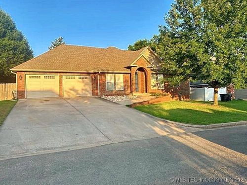 605 Oak Ave, Tahlequah, OK, 74464-5531 | Card Image