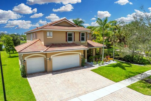 9070 Winterhaven Cir, Wellington, FL, 33411-6635 | Card Image