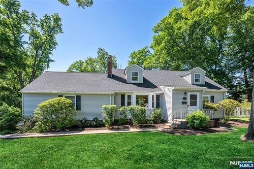 12 Waibel Dr, Allendale, NJ, 07401-2224 | Card Image