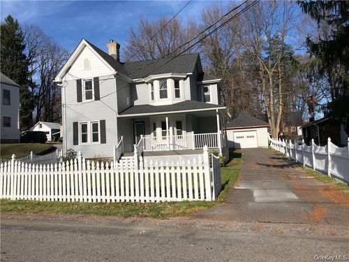 4 Edgewood Dr, Central Valley, NY, 10917-5017 | Card Image
