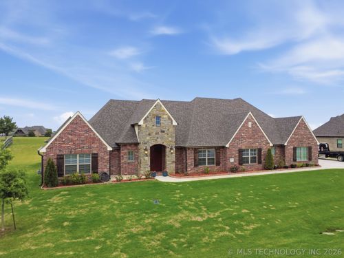 8307 E 107th St N, Owasso, OK, 74055-8372 | Card Image