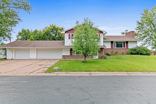 139 Birch Dr Ne, Forest Lake, MN, 55025-1212 | Card Image