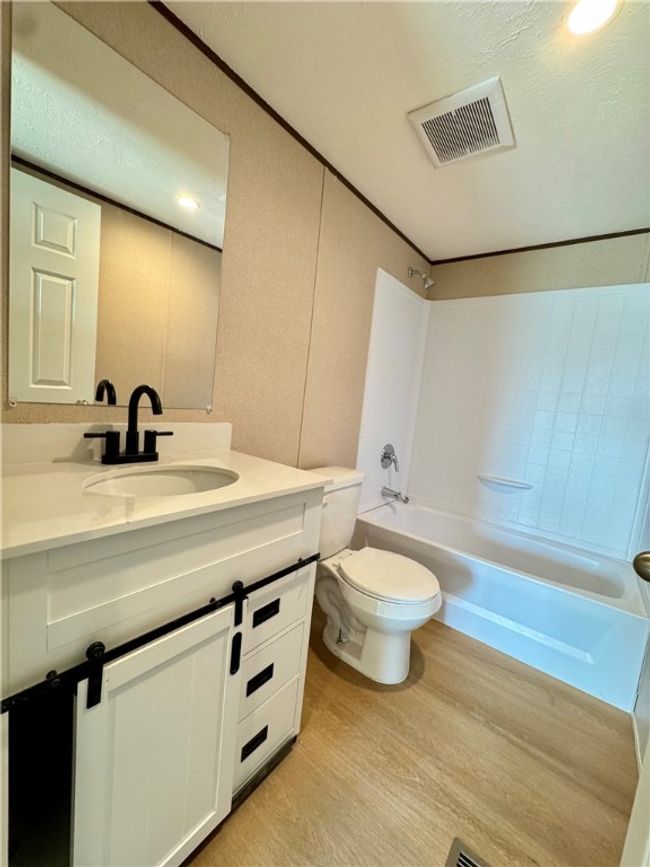 Bathroom | Image 23