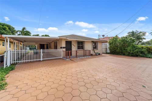 rear-1846 Nw 5th St, Miami, FL, 33125-4504 | Card Image