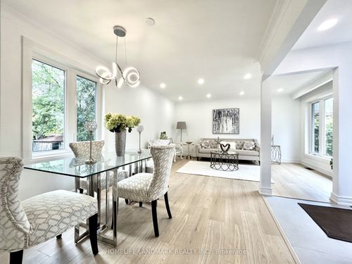 323 Elmwood Ave, Richmond Hill, ON, L4C1L7 | Card Image