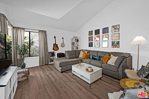 117-620 W Hyde Park Blvd, Inglewood, CA, 90302-2245 | Card Image