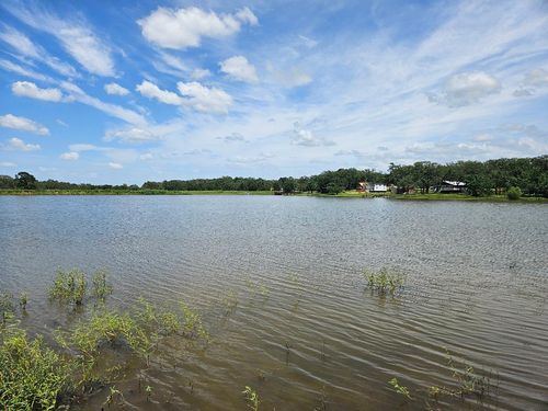 127 Iroquois Dr, Smithville, TX, 78957-5166 | Card Image