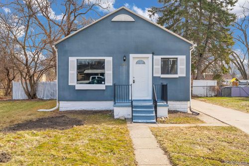 21044 Sunset Ave, Warren, MI, 48091-2751 | Card Image