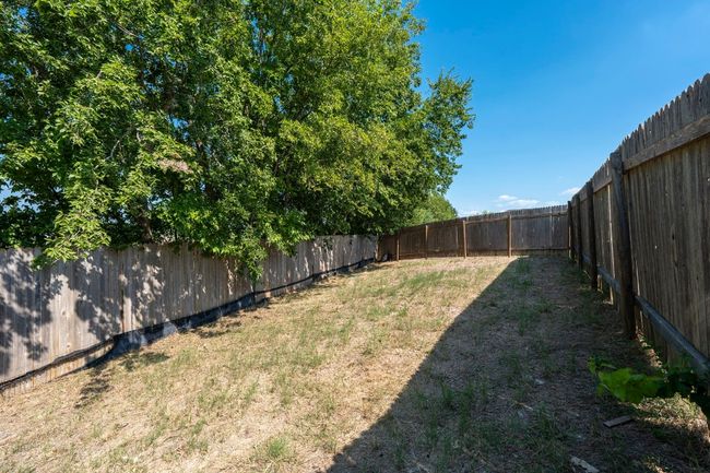 Back yard (towards the right. | Image 28