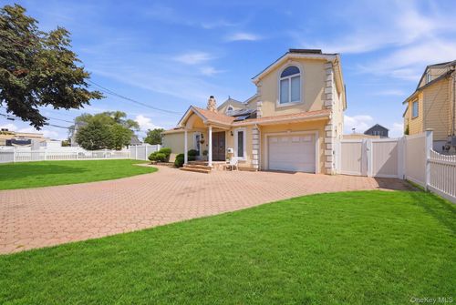 3 Marjorie Ln, East Rockaway, NY, 11518-2020 | Card Image