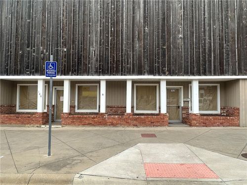 106 E Main St, Independence, KS, 67301-3710 | Card Image