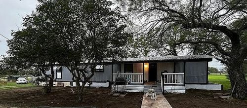 700 Lopez, George West, TX, 78022-3838 | Card Image