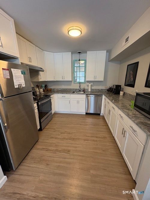 2l-77 Lyme St, Old Lyme, CT, 06371-2382 | Card Image